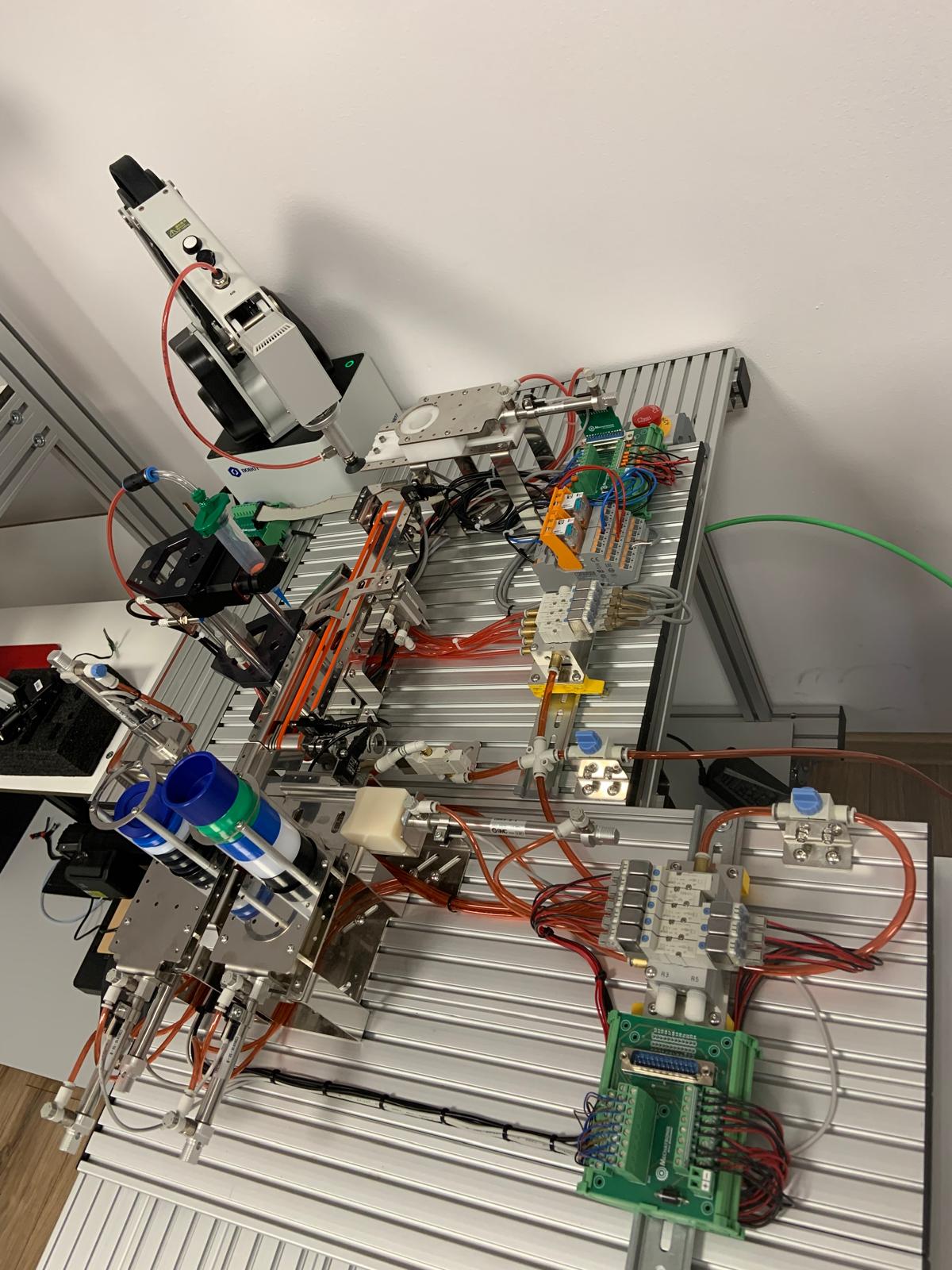 Réalisation en Pologne — machines spéciales & maquettes automatisées (8)
